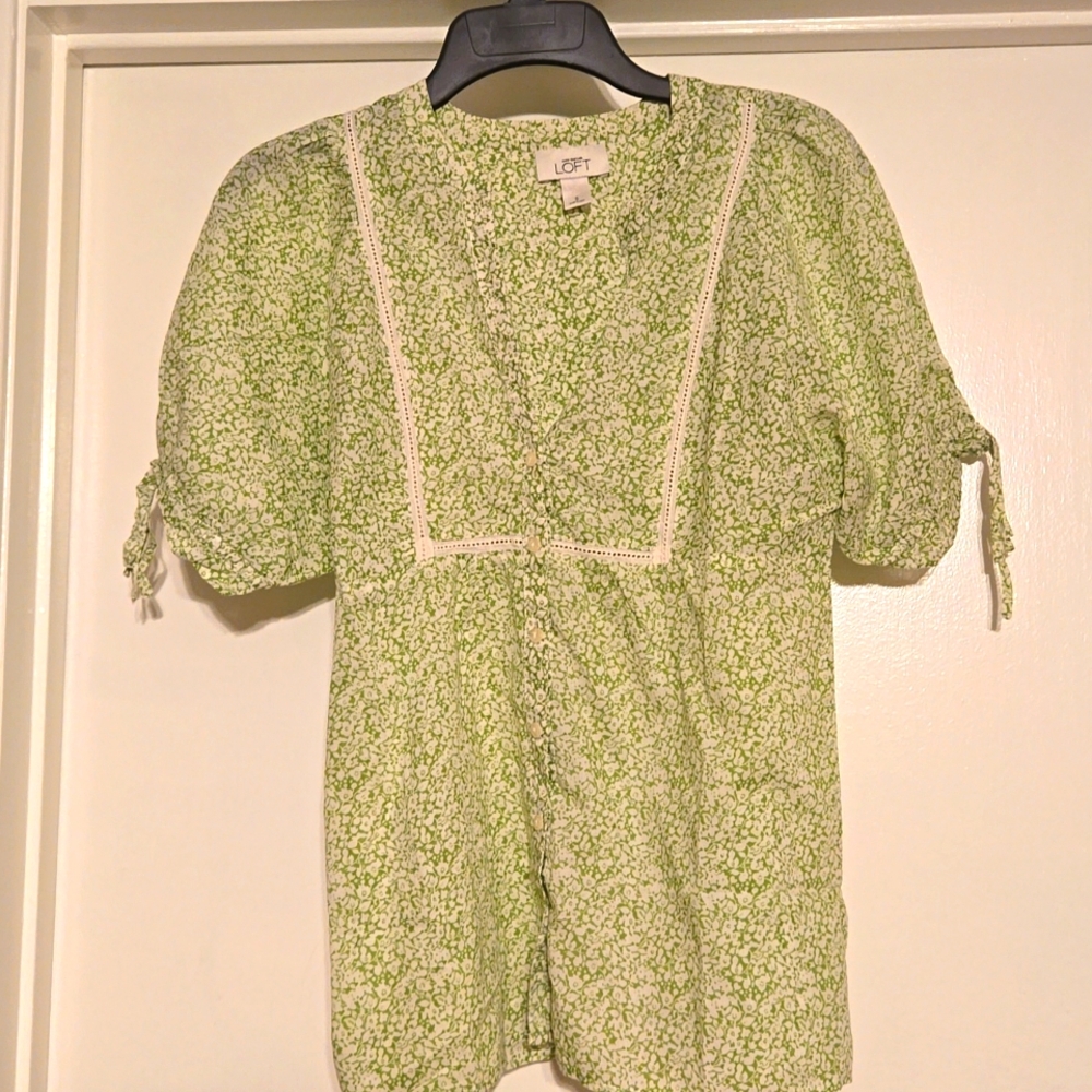 Loft Button up shirt, size Small